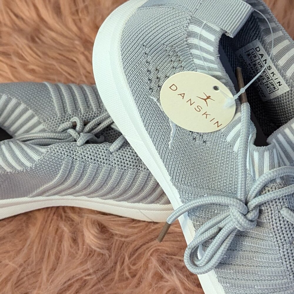 DANSKIN SNEAKERS SIZE 8.5 NWT